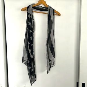 Black and white lightweight American flag scarf